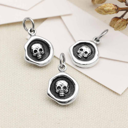 Wax Seal Skull Charm 16x10mm: Bronze