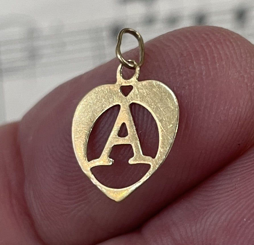 Small Antique French 18k Yellow Gold Heart Pendant c1920