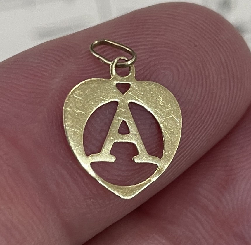 Small Antique French 18k Yellow Gold Heart Pendant c1920
