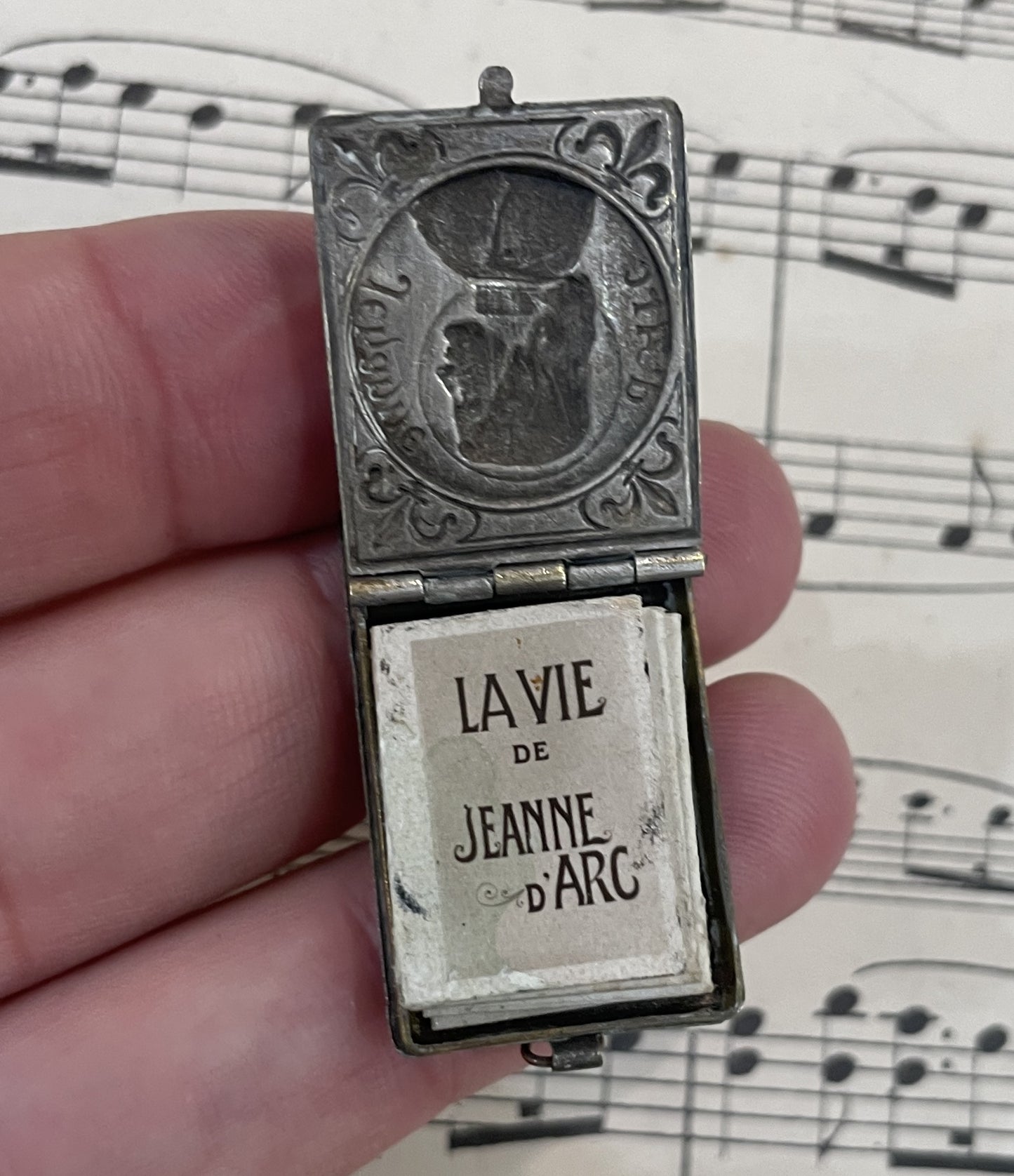 Rare French Antique Souvenir Photos Pendant / Book Joan of Arc Signed Dropsy c1910
