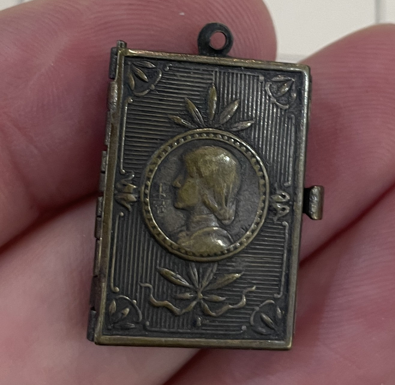 Antique French Souvenir Photos Pendant / Book Joan of Arc c1910