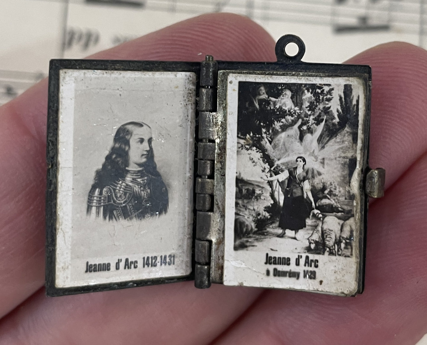 Antique French Souvenir Photos Pendant / Book Joan of Arc c1910