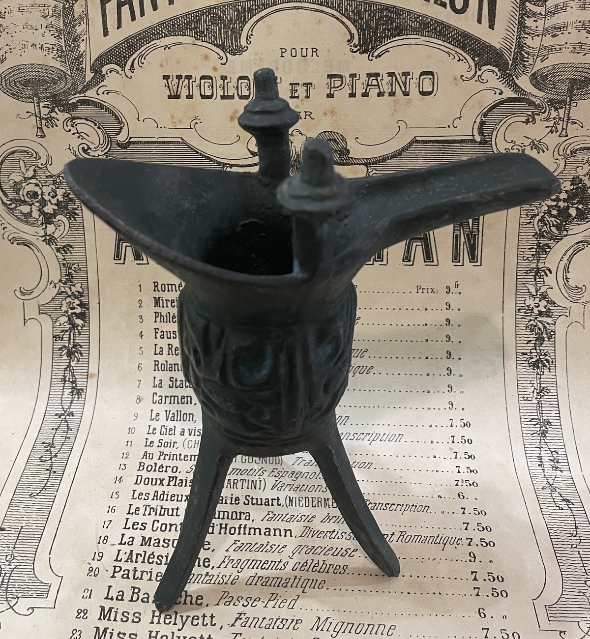 Rare Antique Chinese Bronze Ritual Wine Jue Vessel