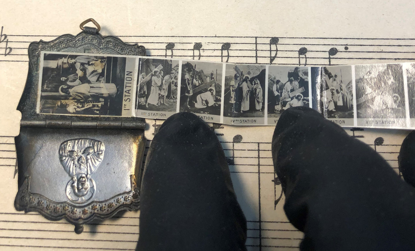 Antique French Souvenir Photos Pendant / Purse Jesus Sacred Heart c.1910