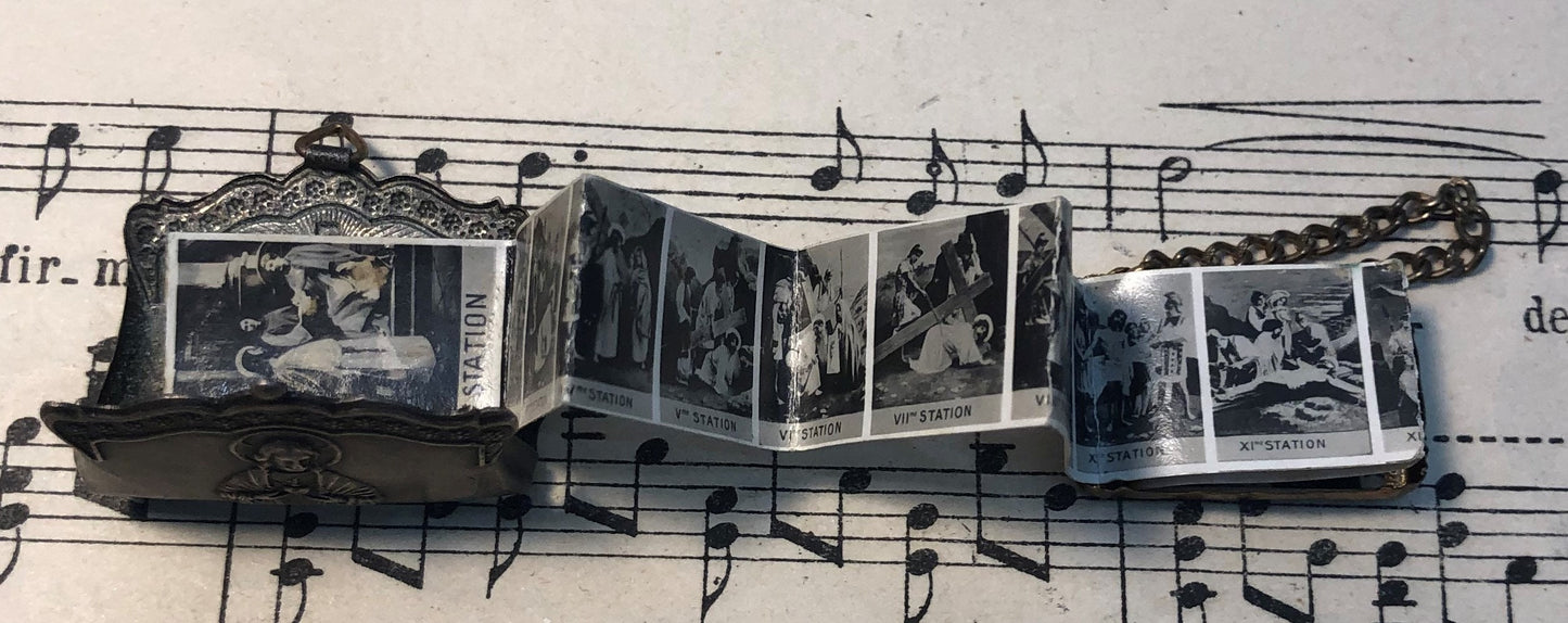 Antique French Souvenir Photos Pendant / Purse Jesus Sacred Heart c.1910